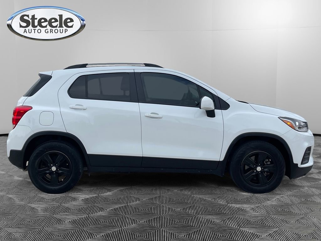 Used 2022 Chevrolet Trax LT w/ LT Convenience Package image 6