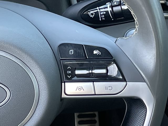 Used 2025 Hyundai Elantra Sport FWD image 13