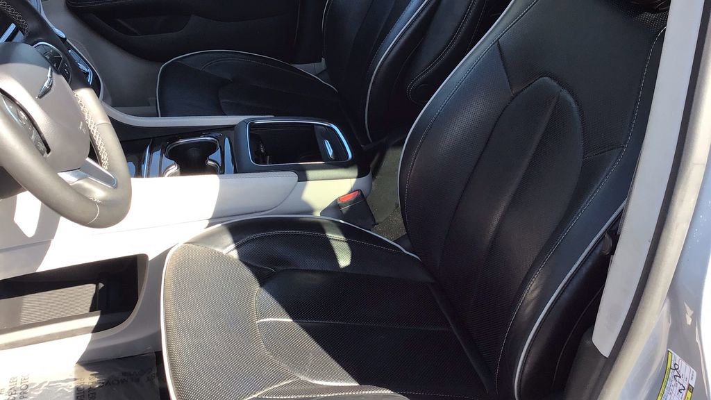 Used 2023 Chrysler Pacifica Limited image 24