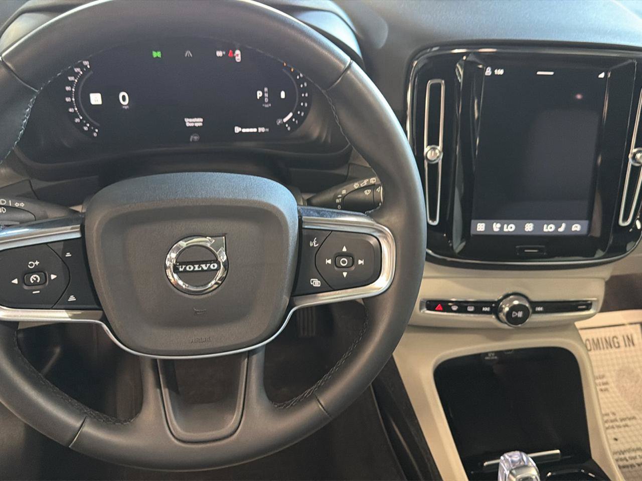 Used 2023 Volvo XC40 B5 Plus w/ Driver Assist Package AWD/4WD image 17