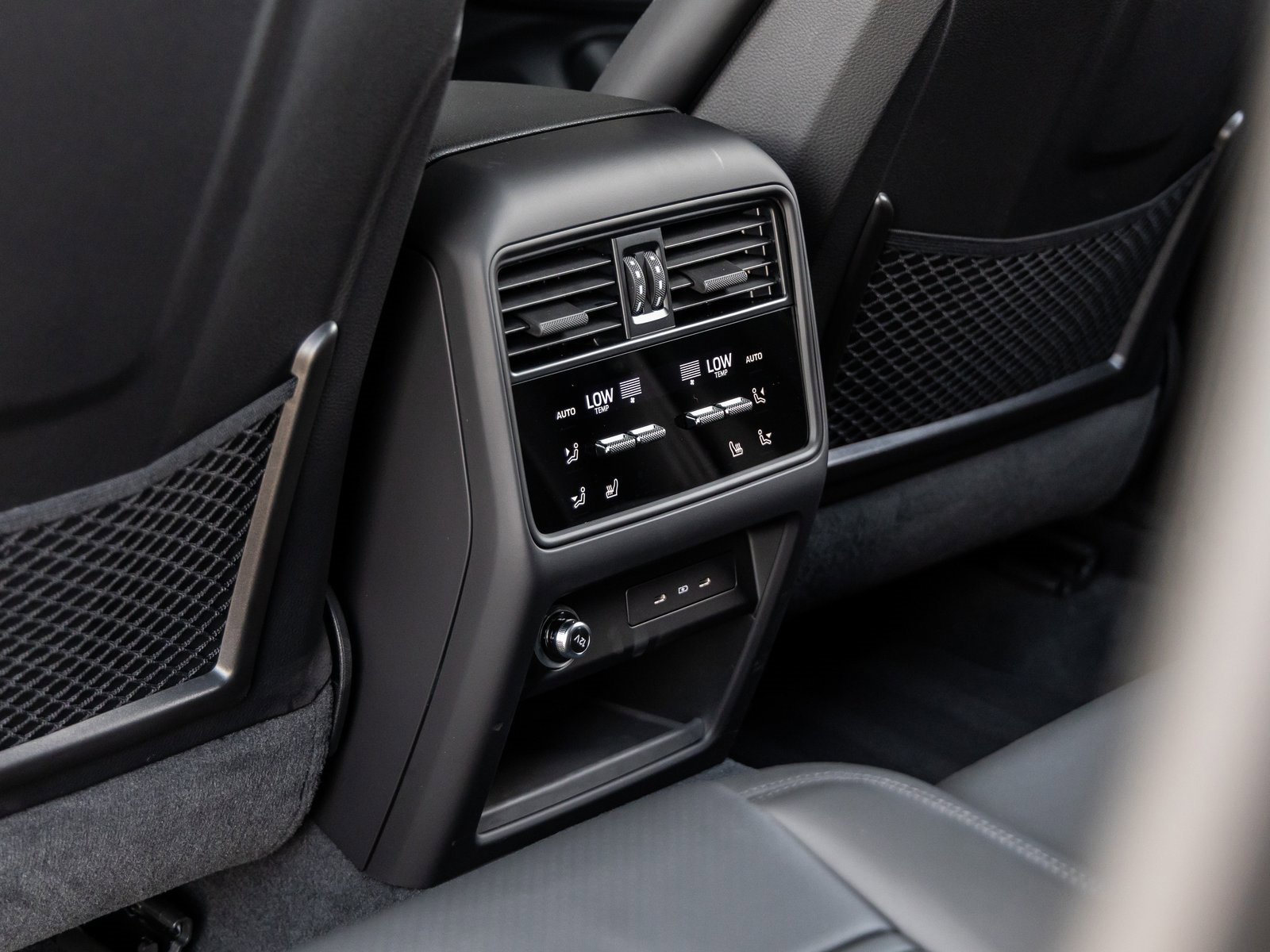 Certified 2025 Porsche Cayenne Coupe image 37