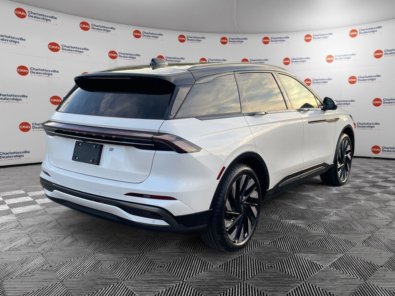 New 2026 Lincoln Nautilus Reserve w/ Jet Appearance Package AWD/4WD image 5