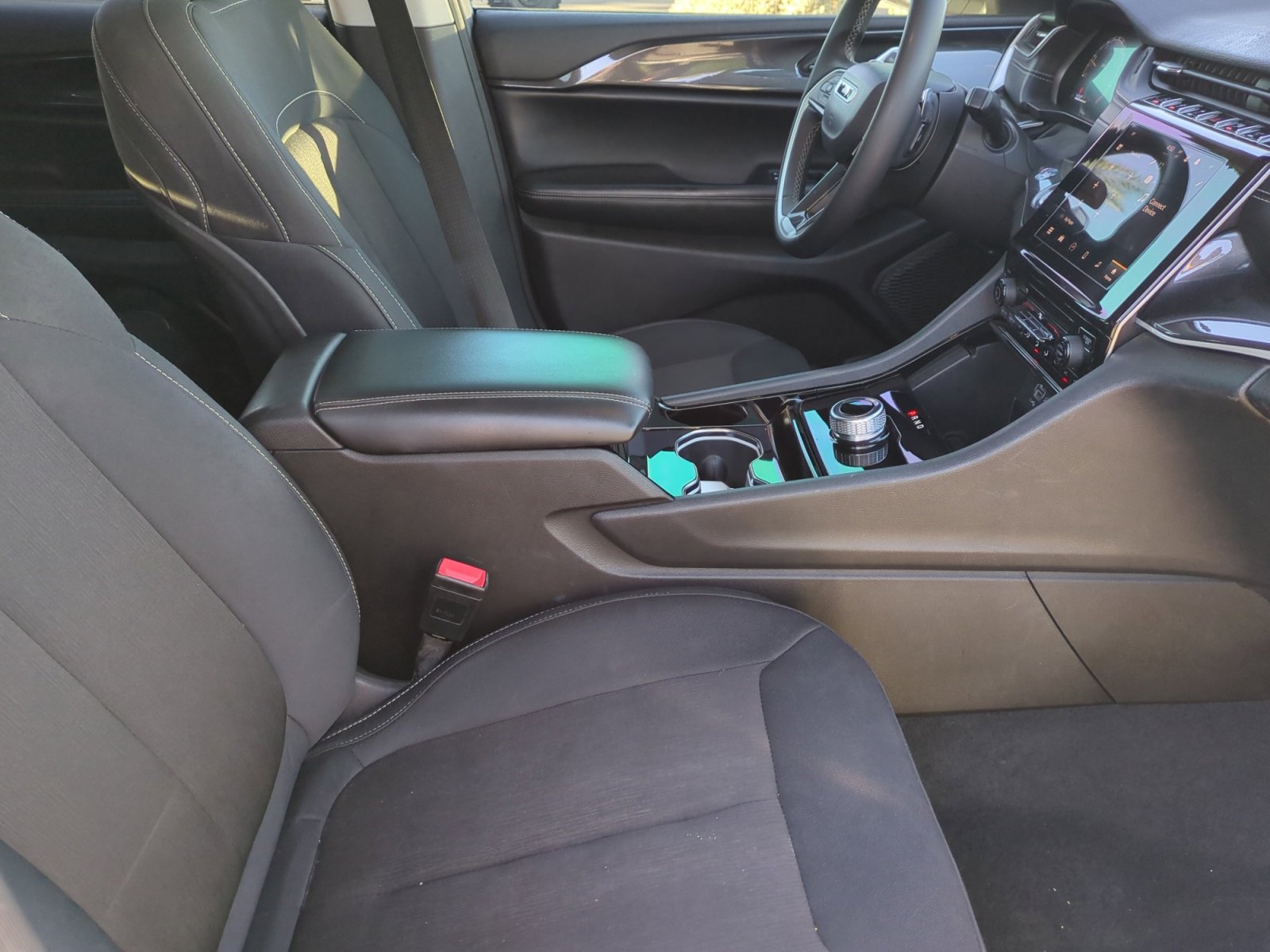 Certified 2023 Jeep Grand Cherokee Laredo image 19