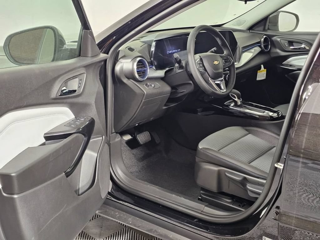 New 2026 Chevrolet Trax LT w/ LT Convenience Package FWD image 21