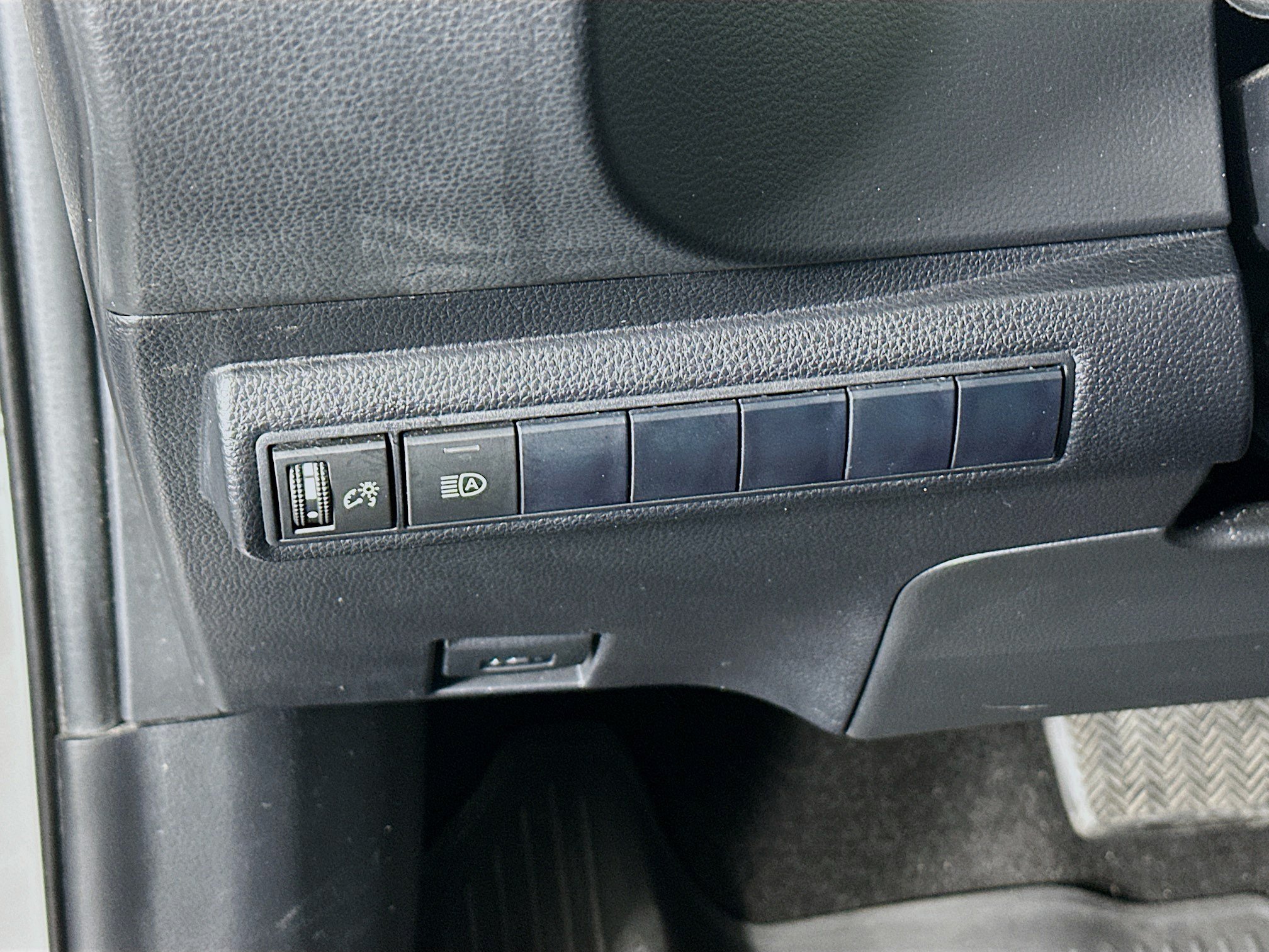 Used 2019 Toyota Corolla SE FWD image 16