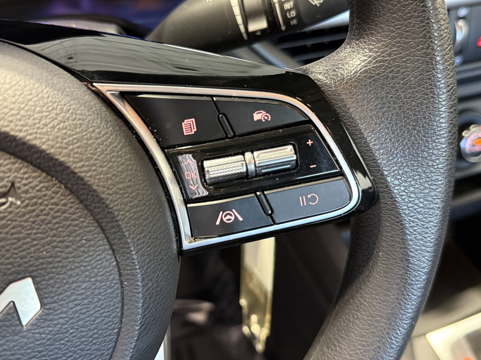 Used 2023 Kia Forte LXS w/ LXS Technology Package FWD image 18