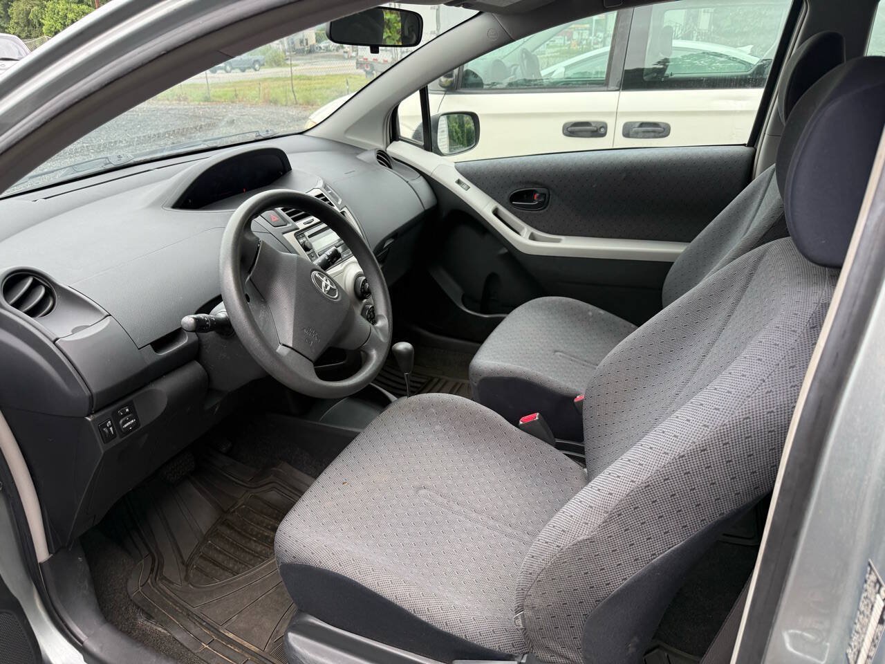 Used 2010 Toyota Yaris 2-Door Hatchback FWD image 13
