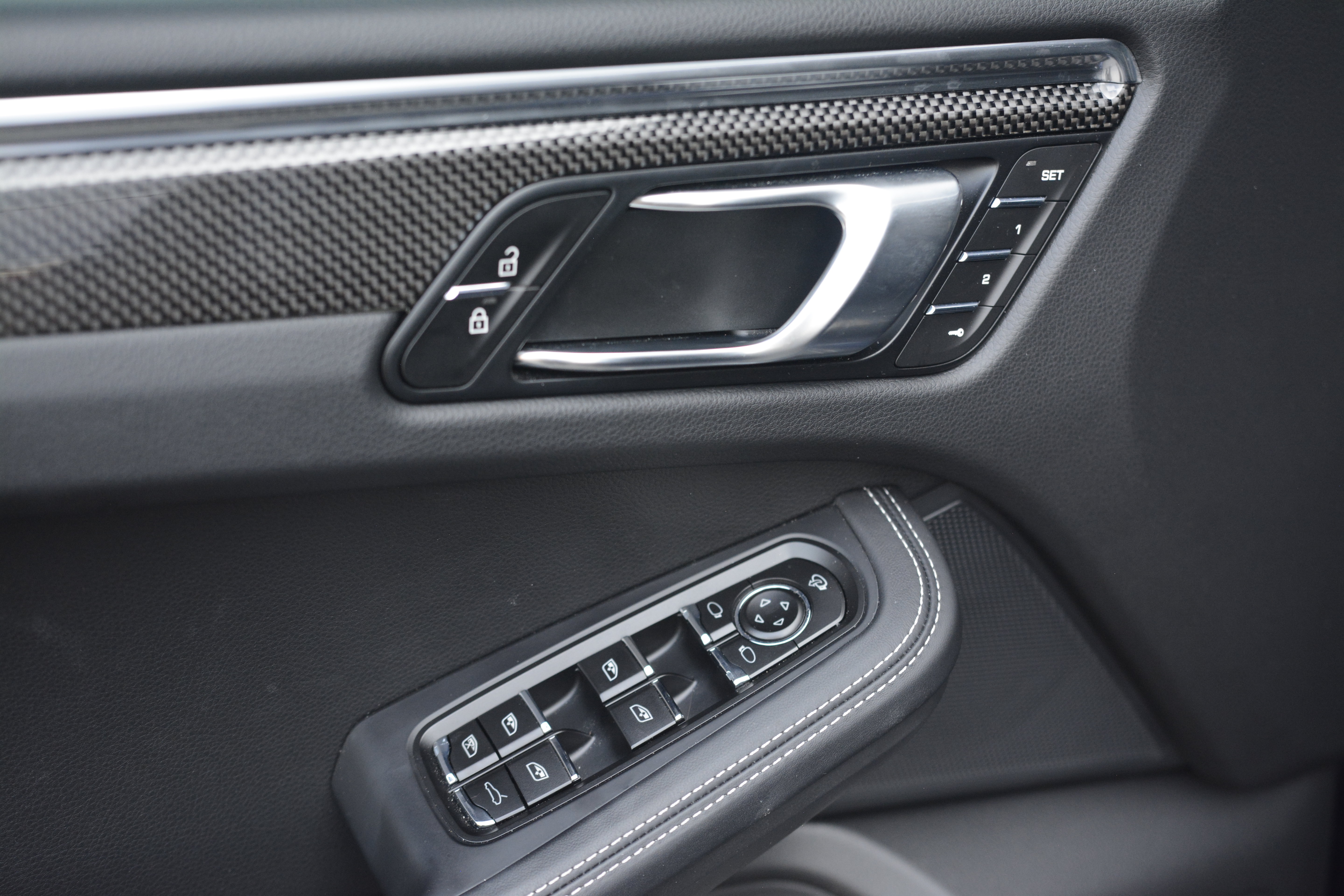 Certified 2026 Porsche Macan Turbo AWD/4WD image 6
