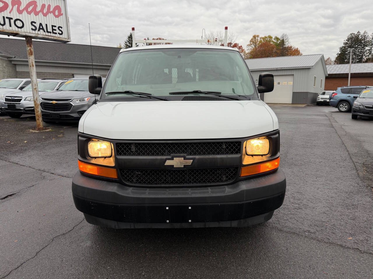Used 2017 Chevrolet Express 2500 Extended RWD image 8
