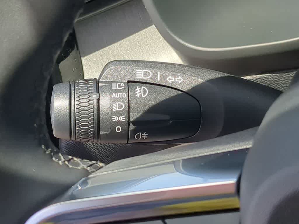 Used 2023 Volvo XC40 B5 Plus w/ Protection Package Premier AWD/4WD image 25