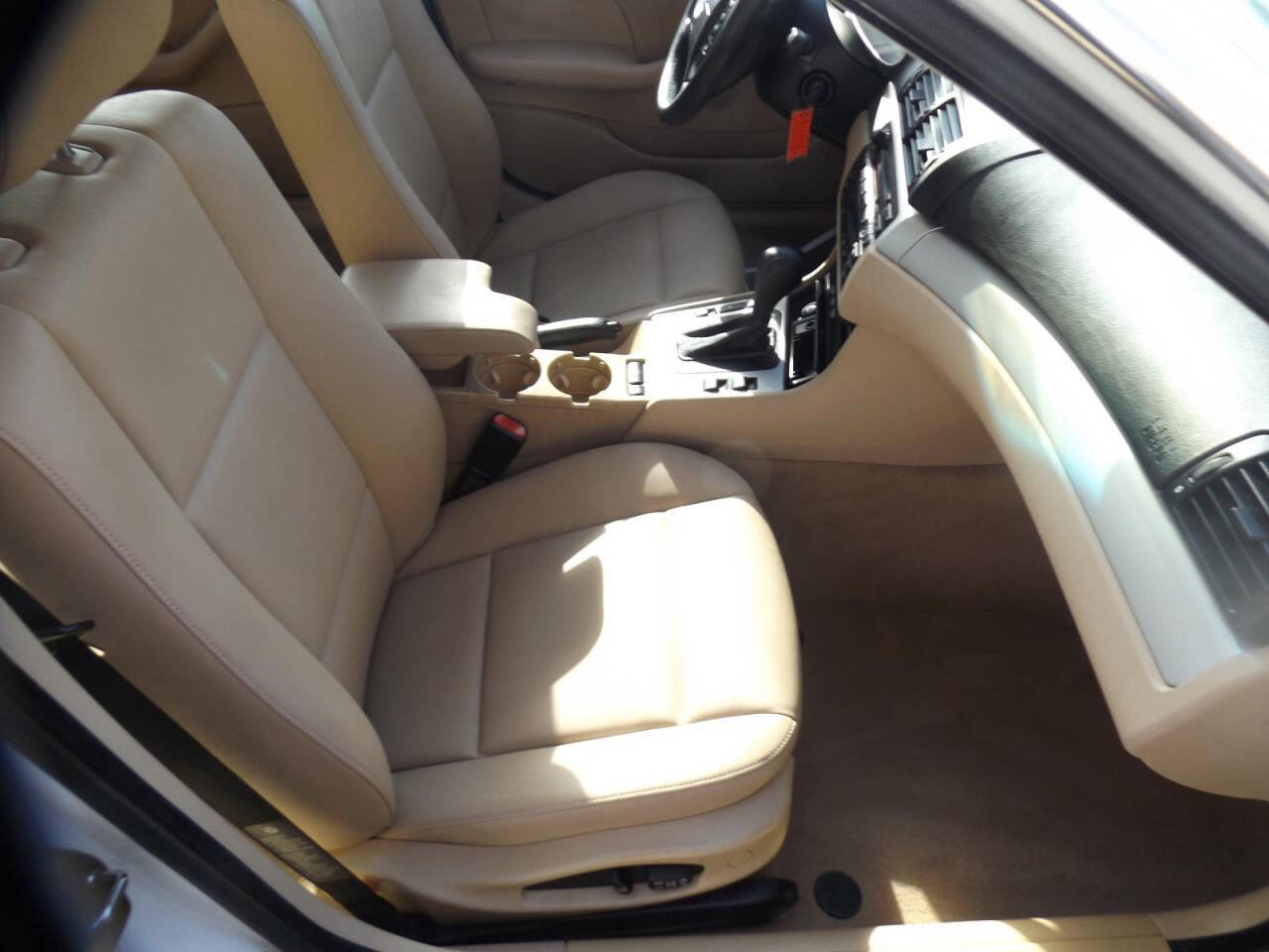 Used 2002 BMW 330xi Sedan image 20