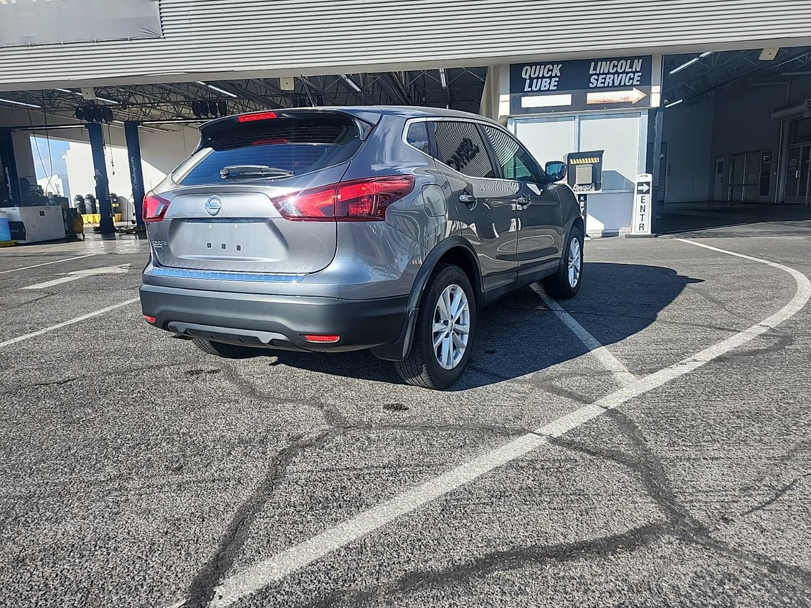 Used 2017 Nissan Rogue Sport S w/ S Appearance Package FWD image 3