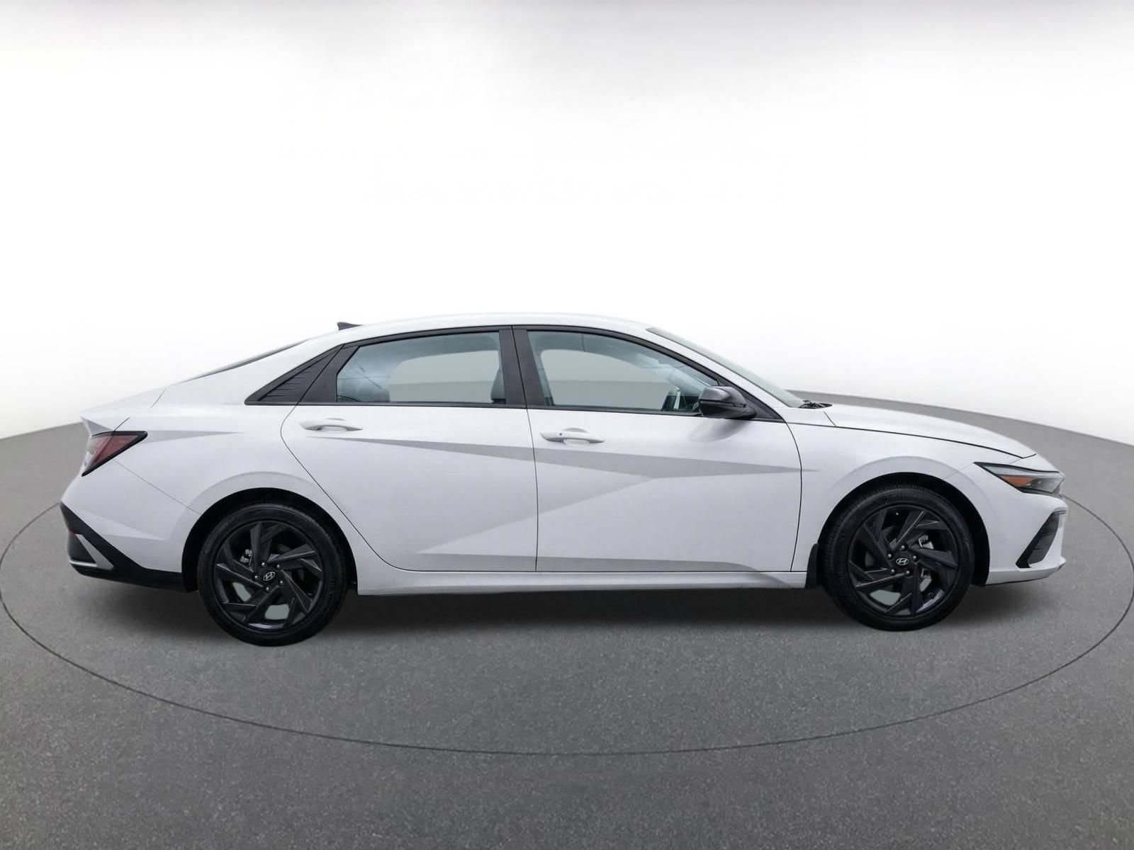 Used 2026 Hyundai Elantra Sport FWD image 8
