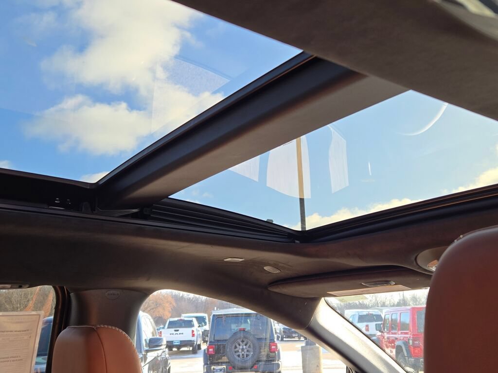 New 2026 Chrysler Pacifica Pinnacle AWD/4WD image 3