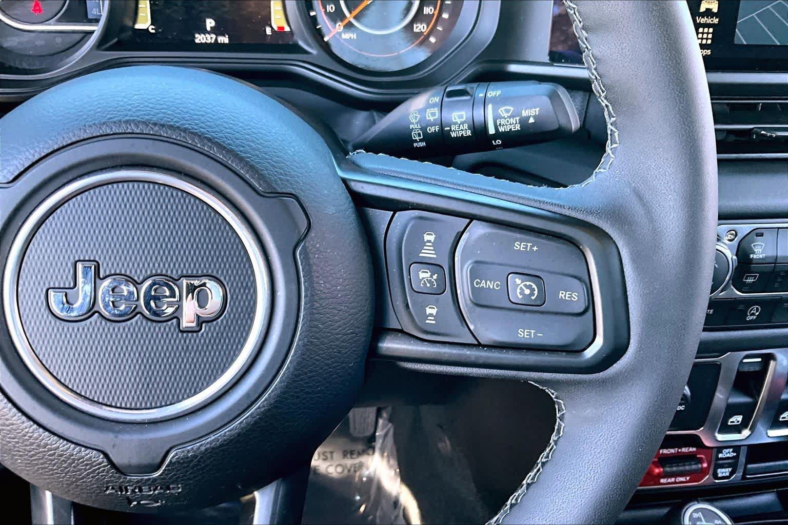 Used 2025 Jeep Wrangler Rubicon AWD/4WD image 24