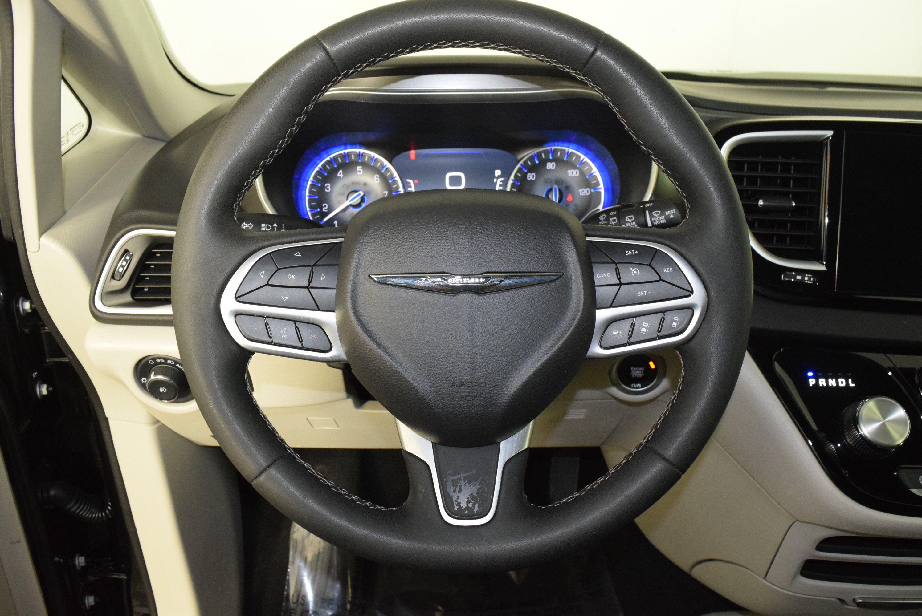 Used 2024 Chrysler Pacifica Touring-L image 13