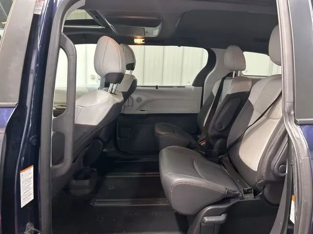 Used 2022 Toyota Sienna XSE image 19