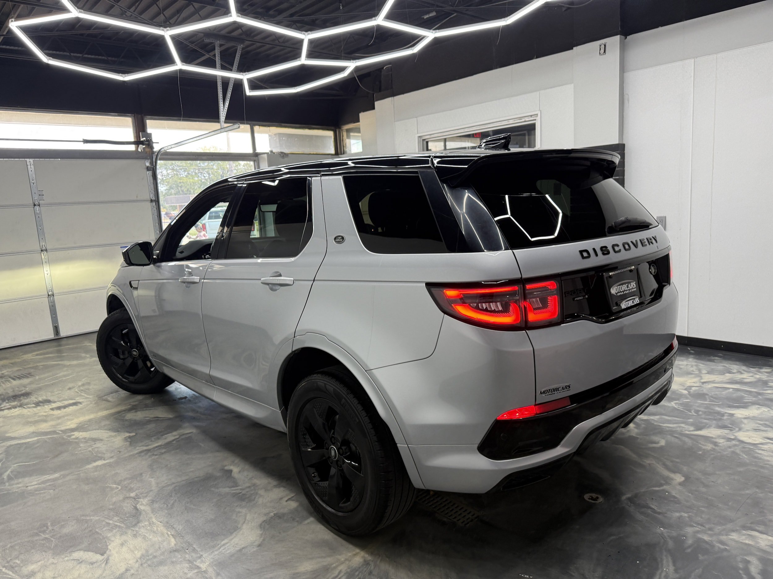 Used 2020 Land Rover Discovery Sport SE R-Dynamic AWD/4WD image 6