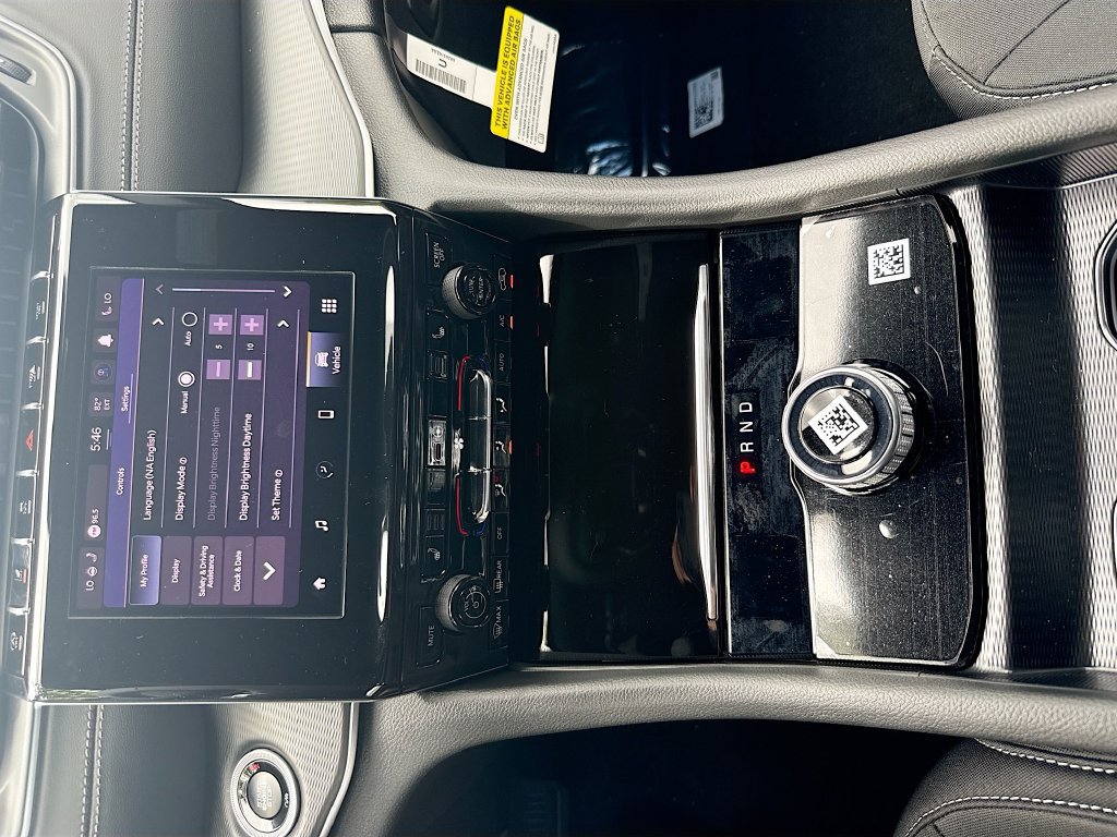 New 2025 Jeep Grand Cherokee Laredo w/ Luxury Tech Group I RWD image 21