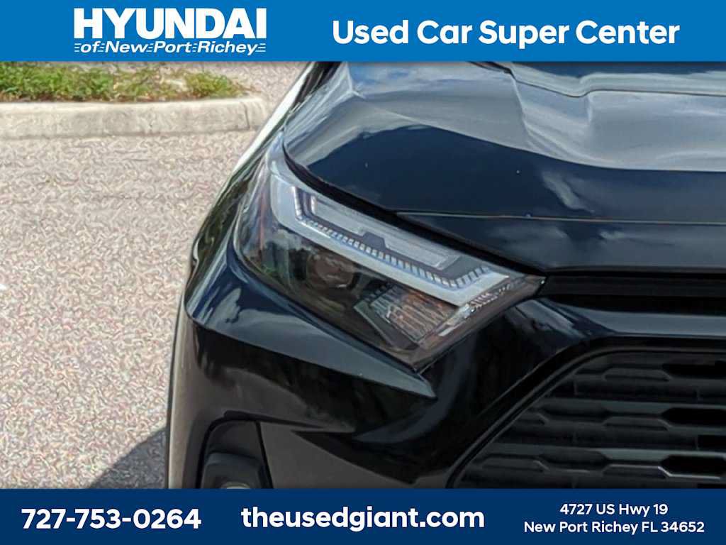 Used 2023 Toyota RAV4 XLE Premium FWD image 9