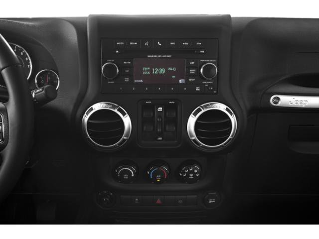 Used 2015 Jeep Wrangler Unlimited Sahara w/ Connectivity Group AWD/4WD image 13