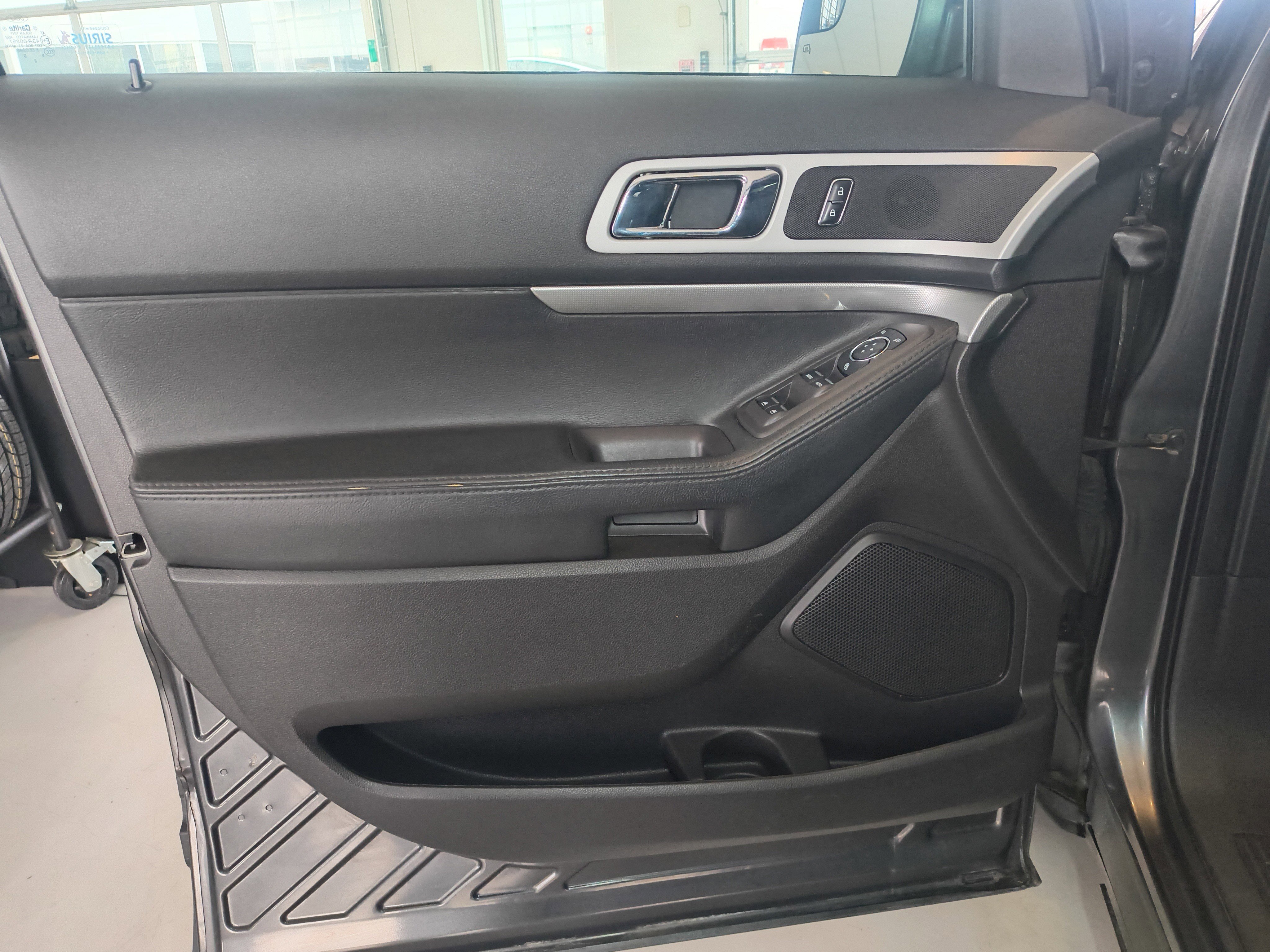 Used 2015 Ford Explorer XLT w/ Equipment Group 202B image 19