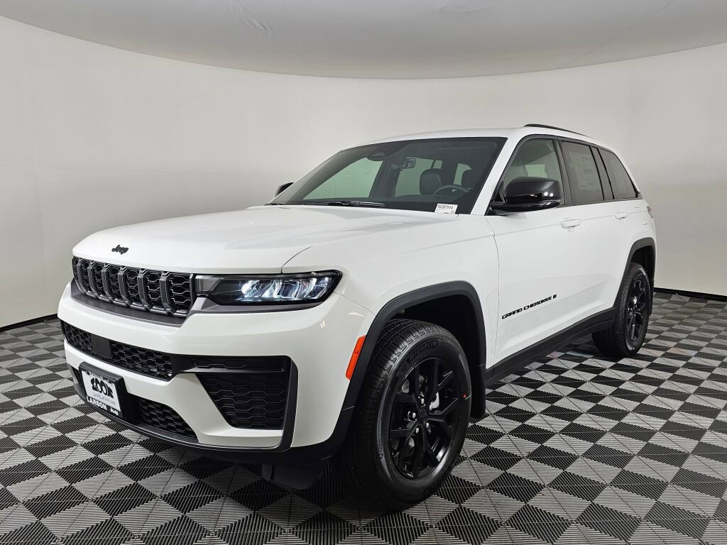 New 2026 Jeep Grand Cherokee Altitude image 7