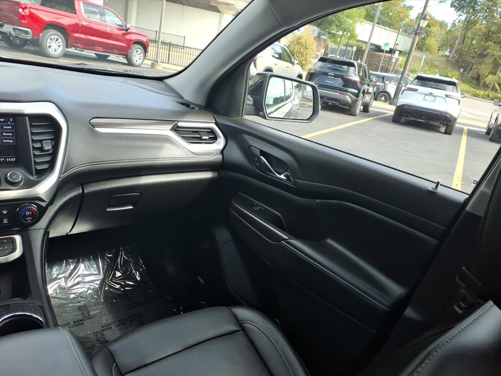 Used 2023 GMC Acadia SLT w/ Elevation Edition image 14