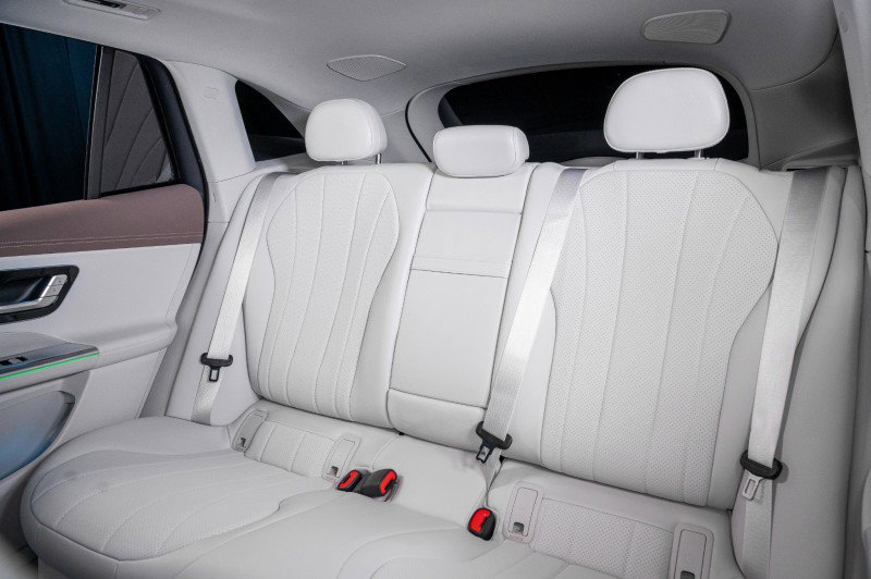 New 2026 Mercedes-Benz EQE 320 4MATIC SUV image 27