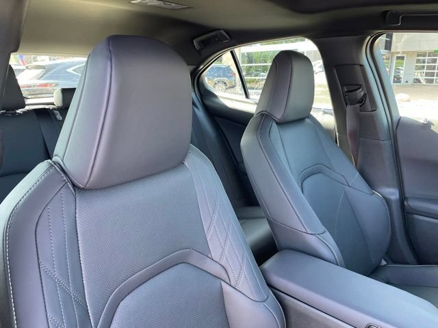 New 2026 Lexus UX 300h AWD image 18