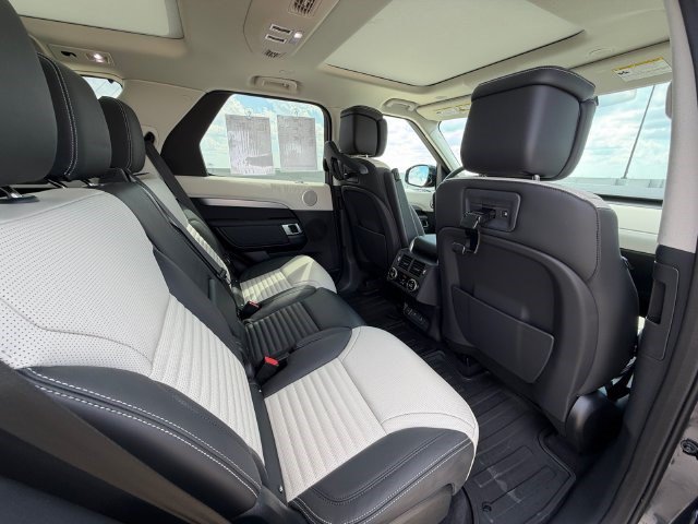 Used 2026 Land Rover Discovery Limited Edition AWD/4WD image 17