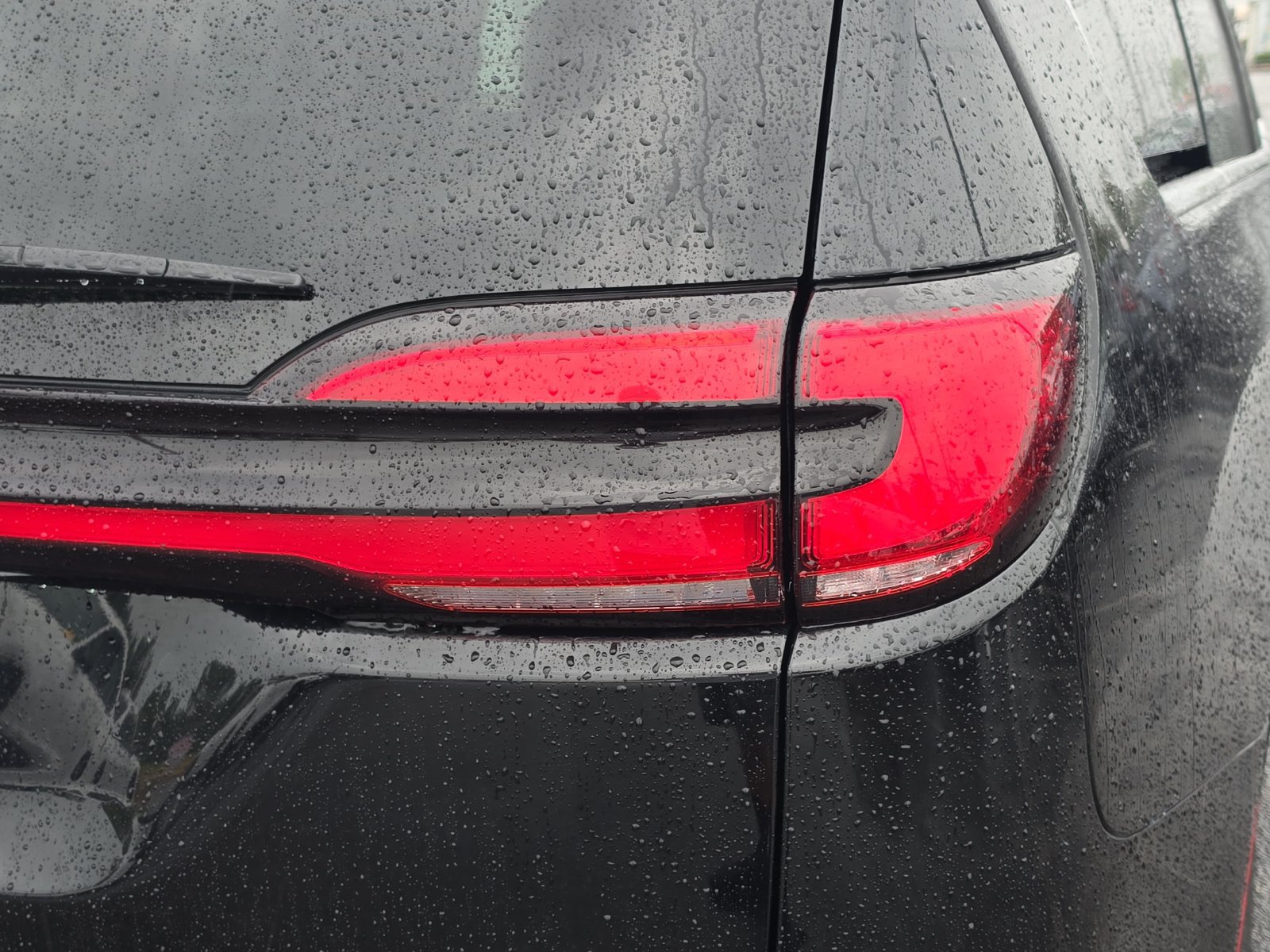 Used 2024 Chrysler Pacifica Touring-L FWD image 8