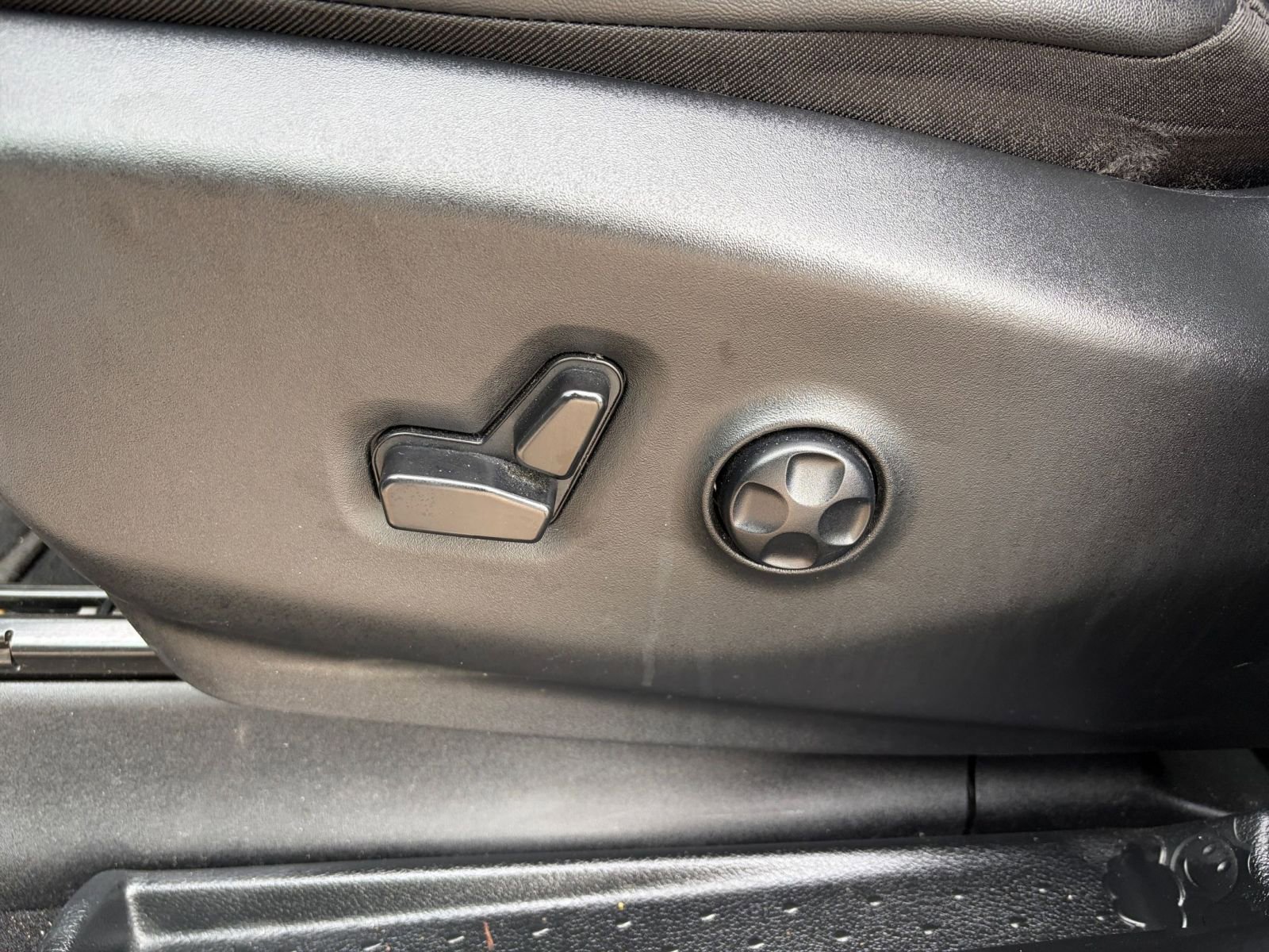 Used 2025 Chrysler Pacifica Select image 23