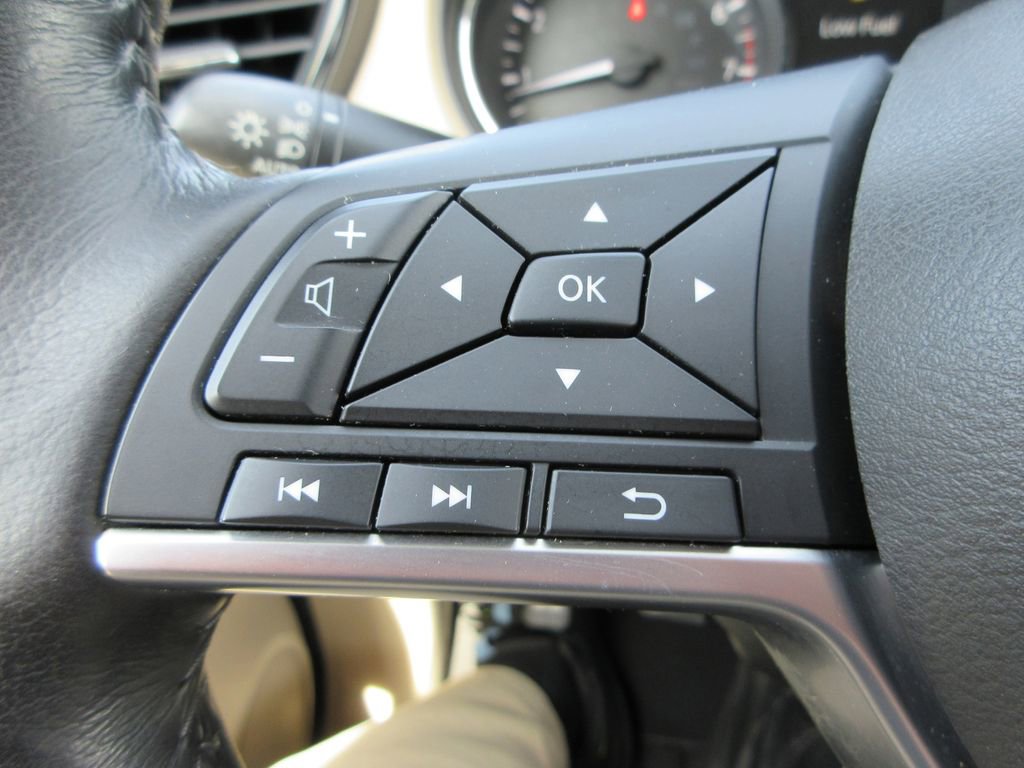 Used 2017 Nissan Rogue SV w/ SV Premium Package FWD image 25