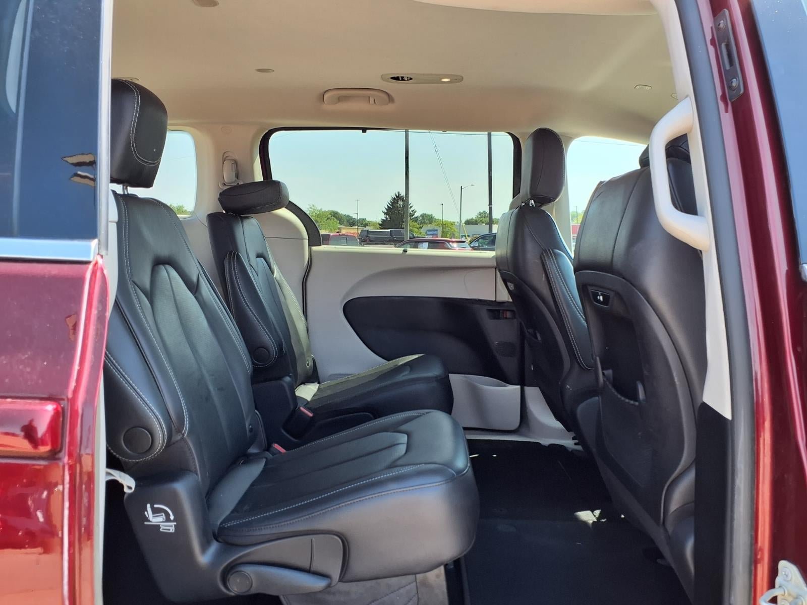 Certified 2022 Chrysler Pacifica Touring-L AWD/4WD image 26