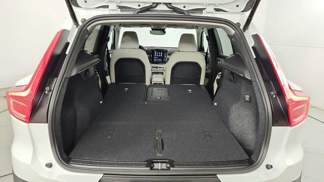 Certified 2026 Volvo XC40 B5 Plus w/ Protection Package Premier AWD/4WD image 42