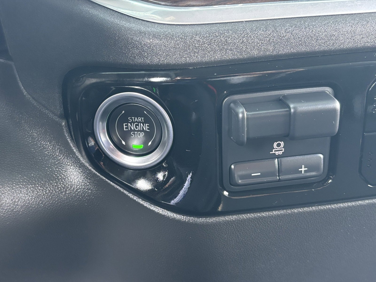 Used 2025 GMC Sierra 1500 SLT w/ X31 Off-Road Package image 26