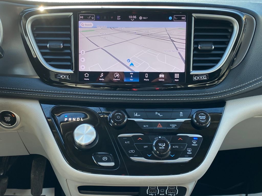 Used 2024 Chrysler Pacifica Select image 22