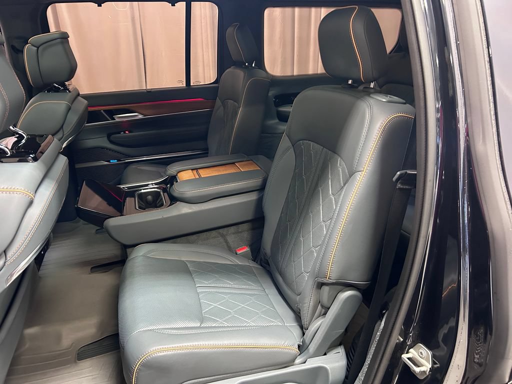 Used 2024 Jeep Grand Wagoneer Series III AWD/4WD image 21