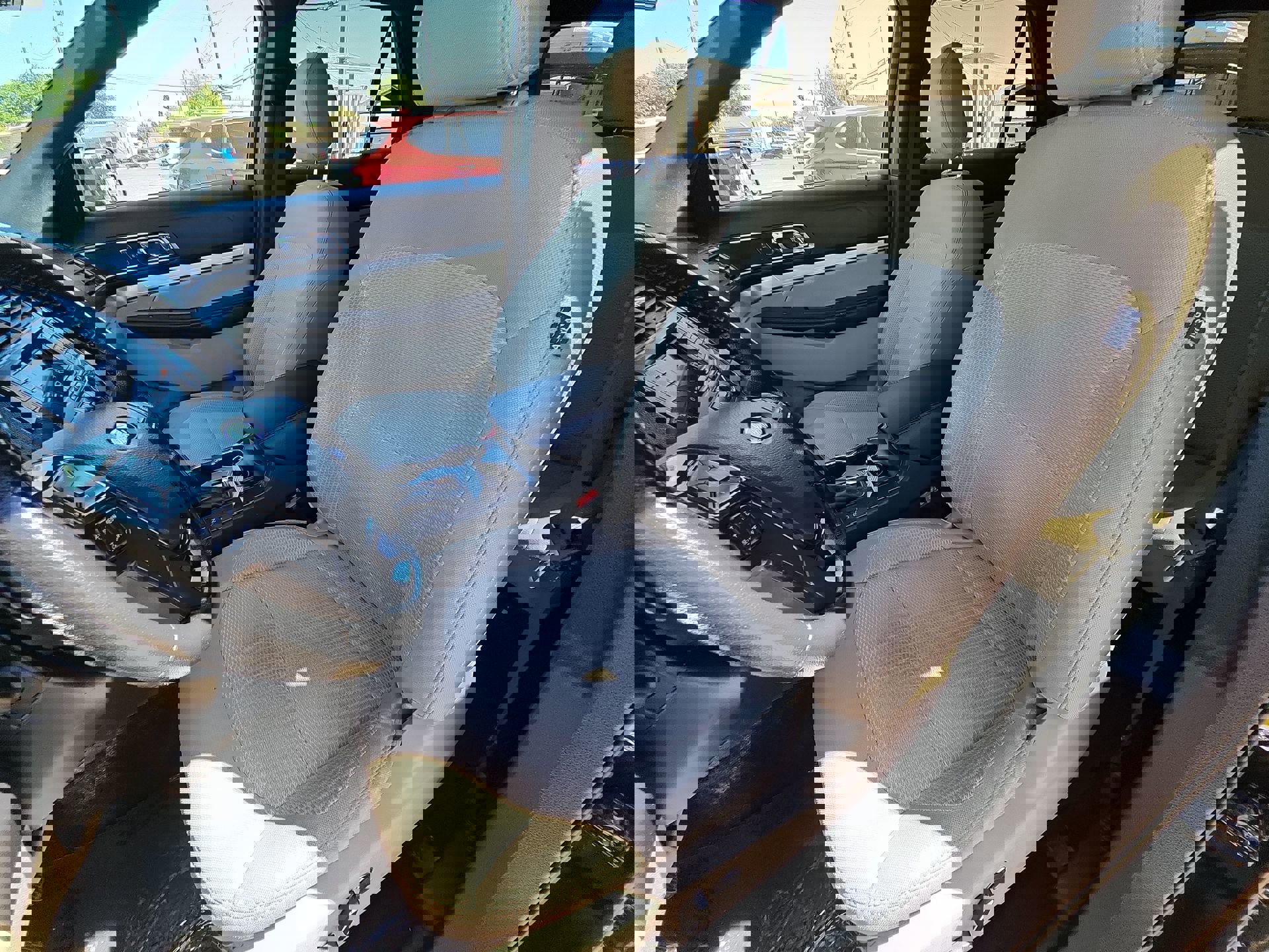 Used 2017 Ford Explorer XLT image 13