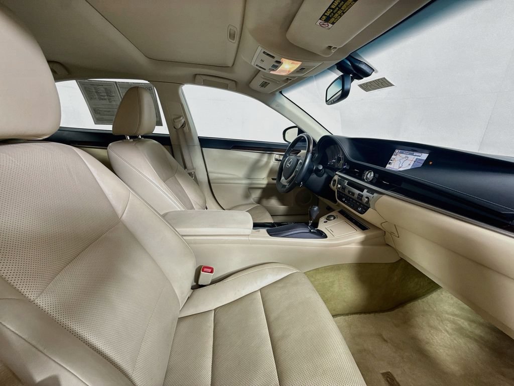 Used 2014 Lexus ES 350 w/ Luxury Package FWD image 29