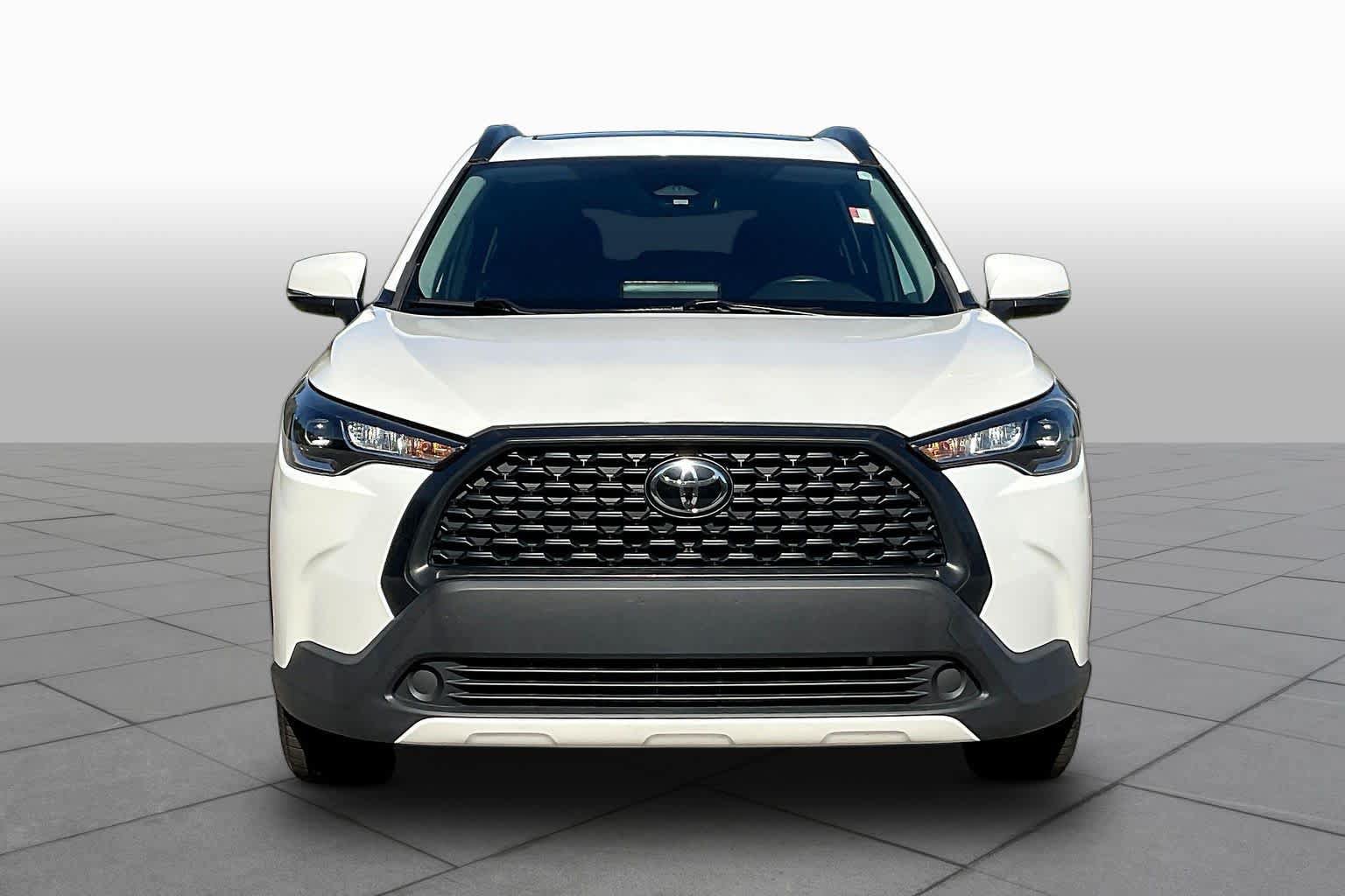 Used 2023 Toyota Corolla Cross LE w/ Moonroof Package FWD image 4
