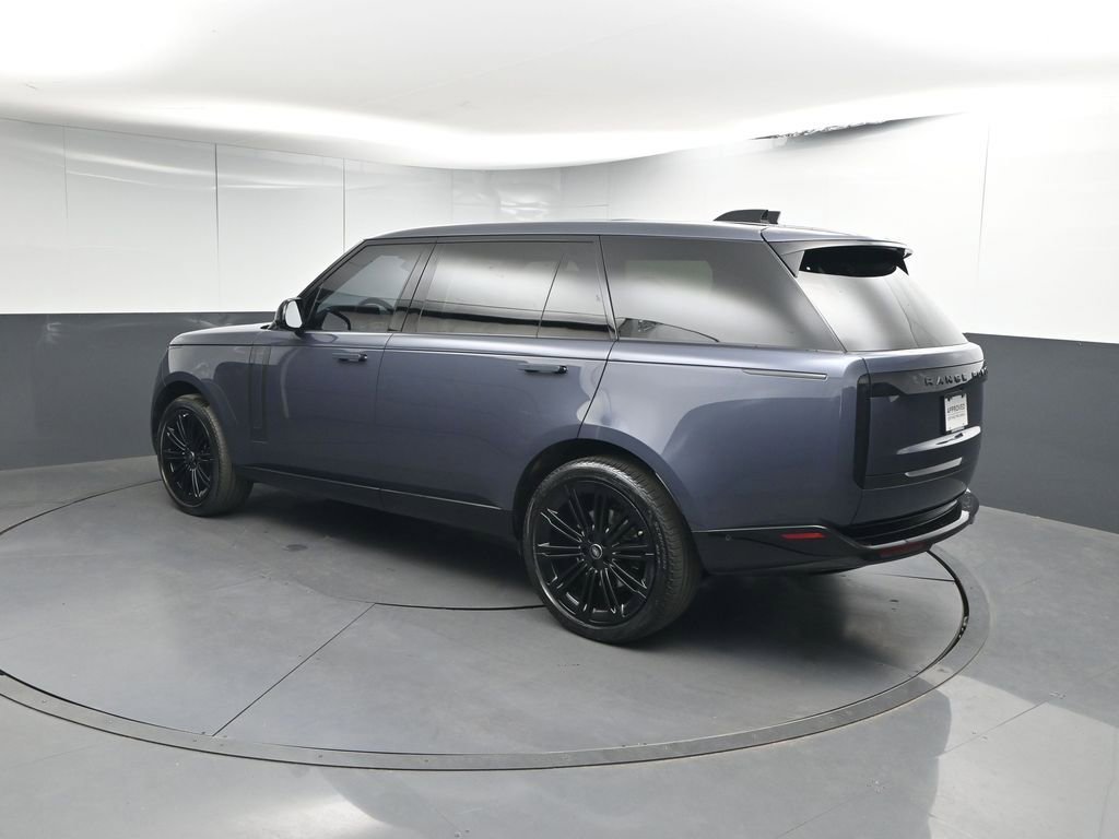 Used 2024 Land Rover Range Rover Long Wheelbase SE image 3