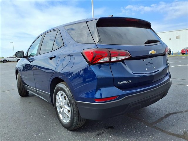 Used 2022 Chevrolet Equinox LS w/ LS Convenience Package image 28