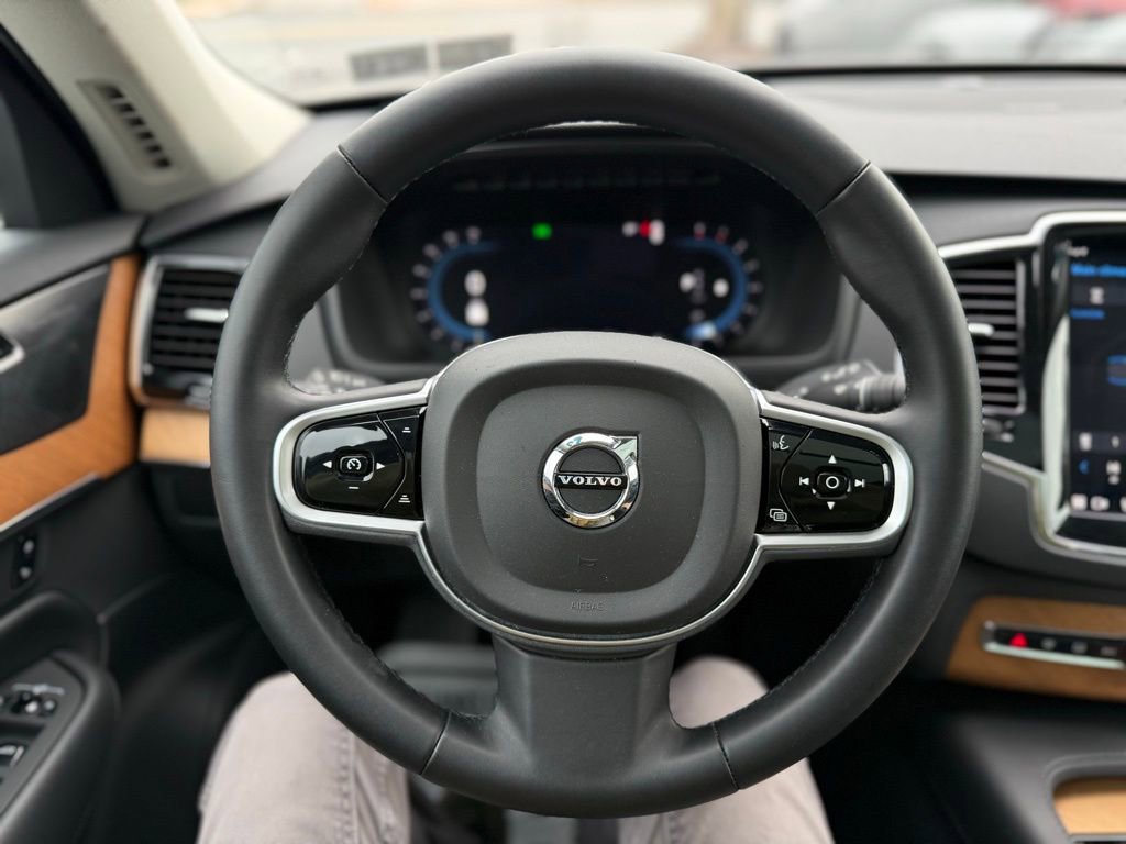 Used 2023 Volvo XC90 B6 Plus AWD/4WD image 16