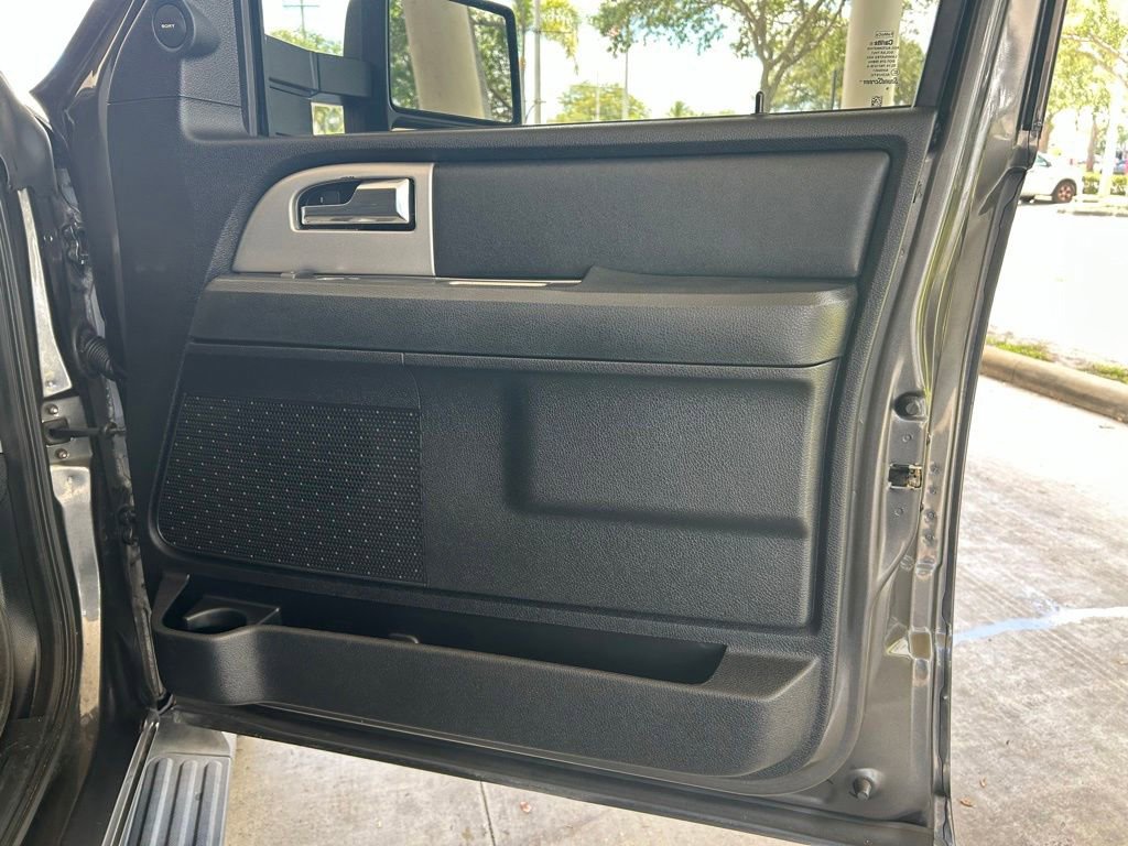 Used 2017 Ford Expedition XLT w/ Equipment Group 202A RWD image 18