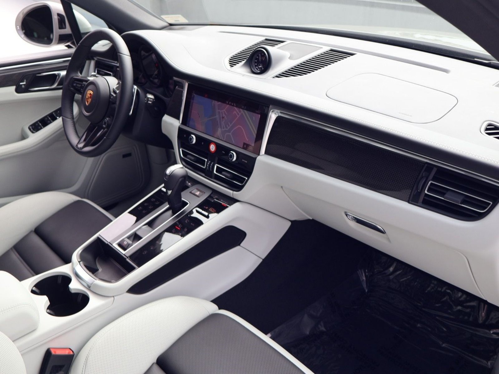 New 2026 Porsche Macan GTS AWD/4WD image 25
