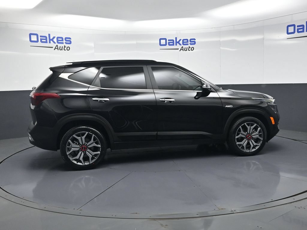 Certified 2022 Kia Seltos SX w/ Sunroof Package AWD/4WD image 9