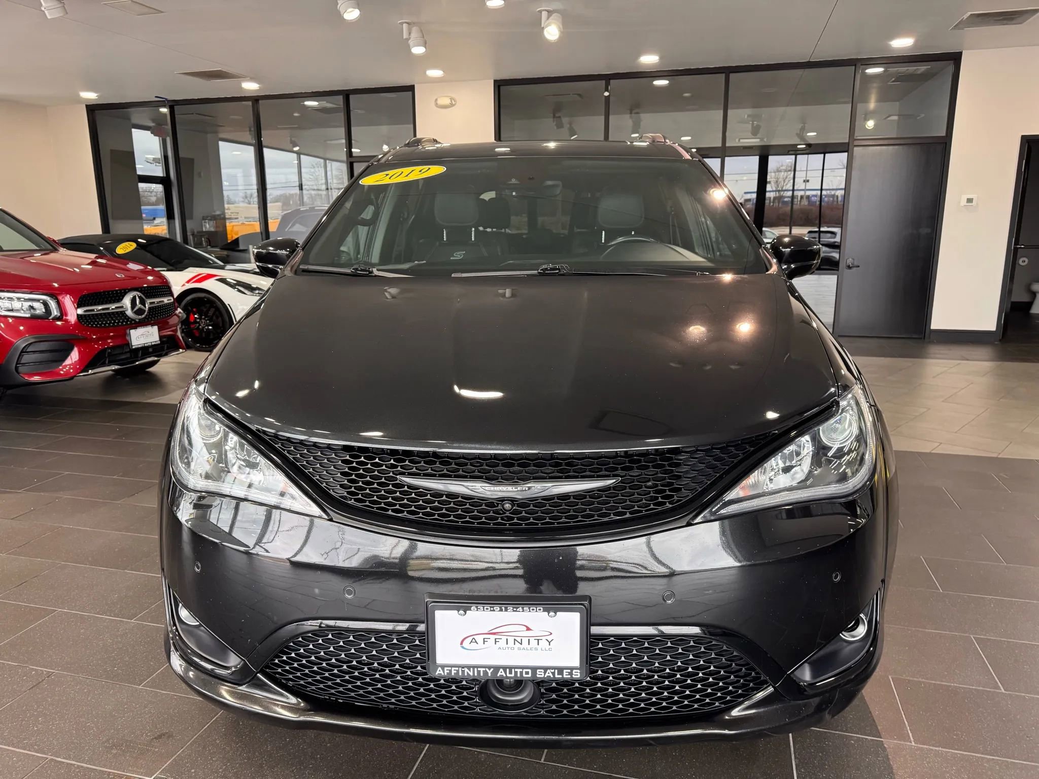 Used 2019 Chrysler Pacifica Touring-L Plus w/ Advanced Safetytec Group FWD image 8