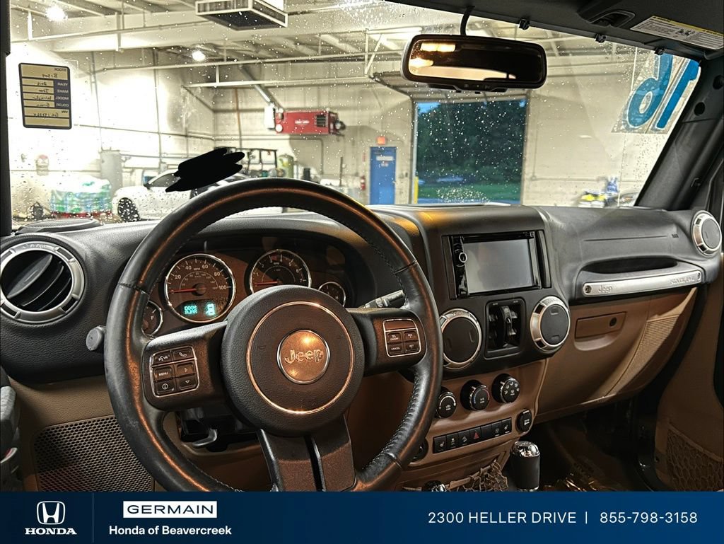Used 2016 Jeep Wrangler Unlimited Sahara w/ Dual Top Group AWD/4WD image 15
